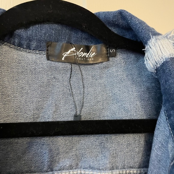 Really cute 🥰 size small distressed blue Jean jacket. Only worn once. - Picture 3 of 4